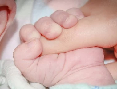Πεθερά άλλαξε το όνομα του εγγονού ενώ η νύφη... κοιμόταν!